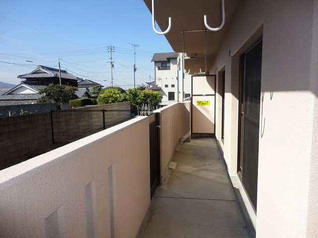 バルコニー　ベランダ3部屋分あるので広いです。南向きで日当たり良好