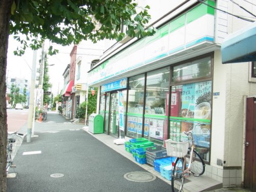 コンビニ　ファミリーマート 上十条三丁目店（コンビニ）まで1023m
