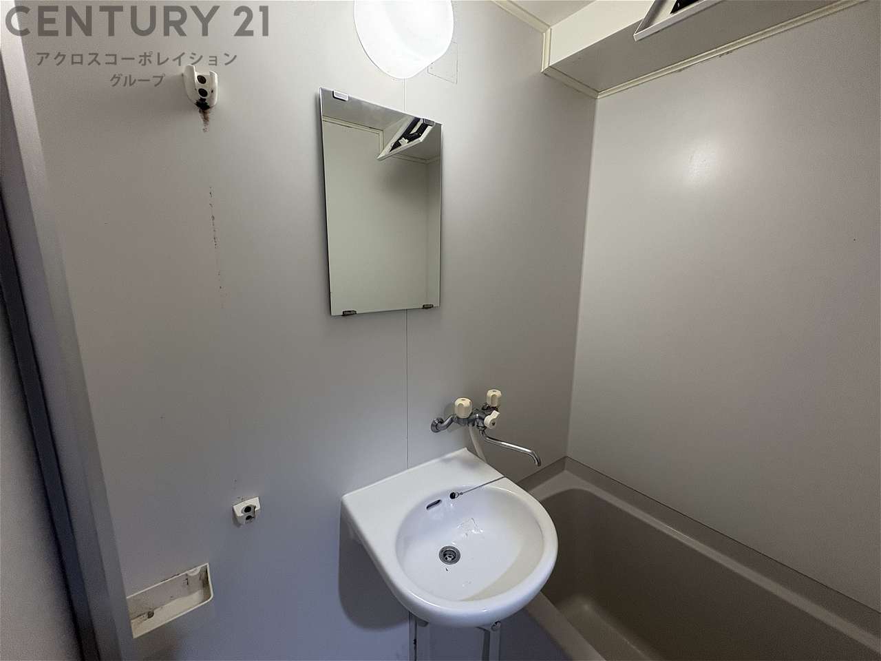 洗面設備　浴室内に洗面台付き！