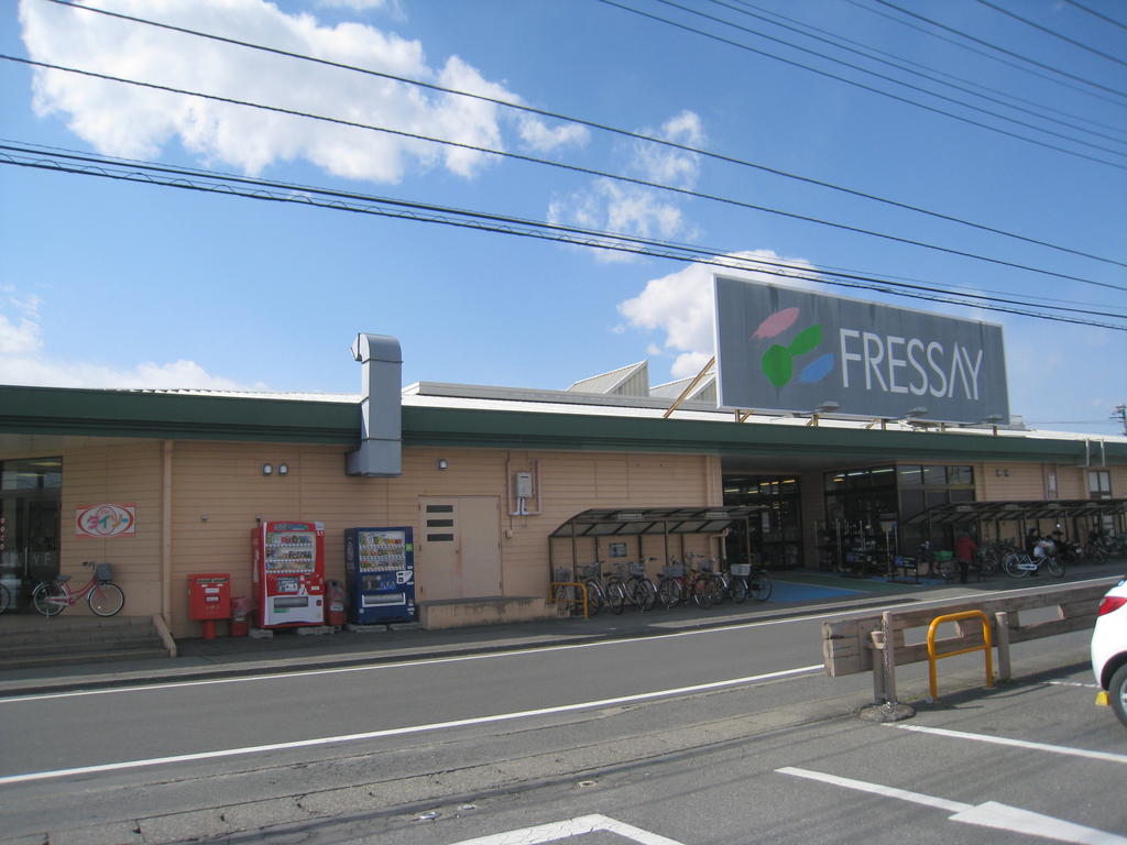 スーパー　フレッセイ荒牧店(ダイソー)（スーパー）まで495m