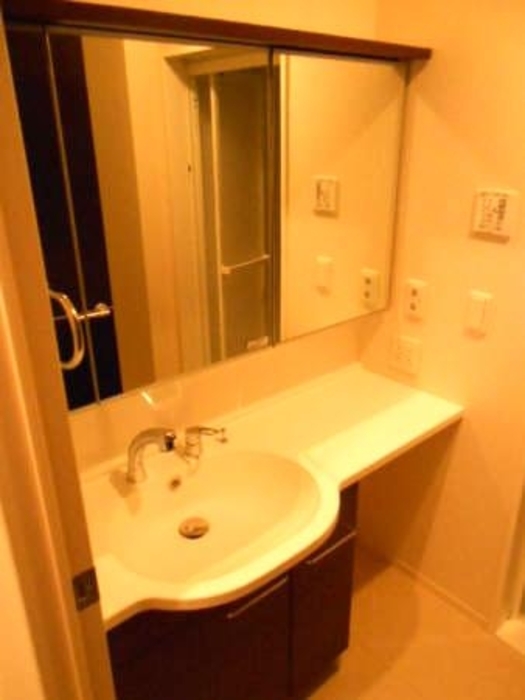 洗面設備　※同物件他部屋写真