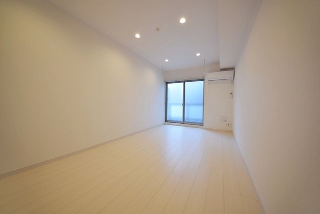 居室・リビング　8.4帖の洋室