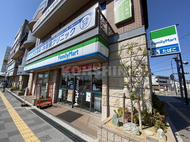 コンビニ　ファミリーマート（コンビニ）まで473m