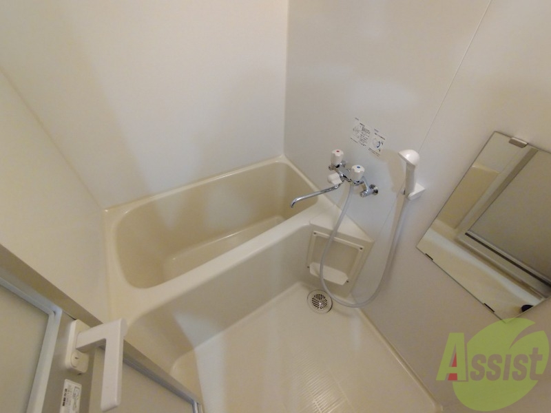 バス・シャワールーム　お風呂になります。一日の疲れを癒してくださいね。