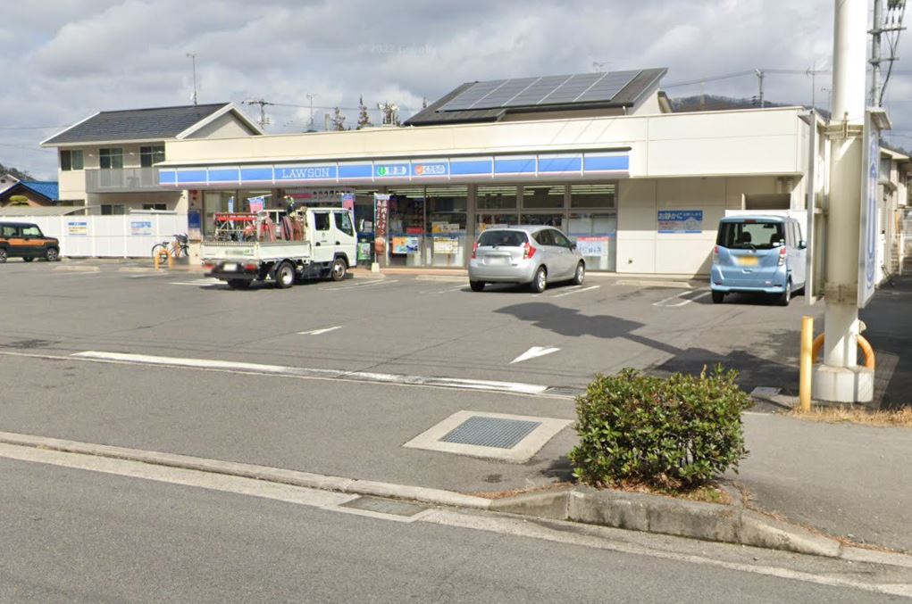 コンビニ　ローソン三原明神南店（コンビニ）まで951m