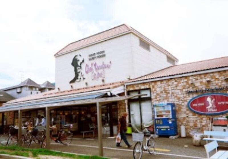 スーパー　シェフカワカミ桜塚店（スーパー）まで181m