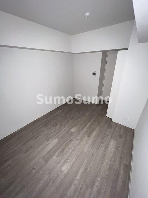 その他部屋・スペース　落ち着いた色調の寝室です