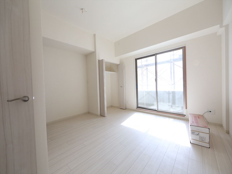 その他　洋室12.2帖　クローゼット付（収納充実してます）