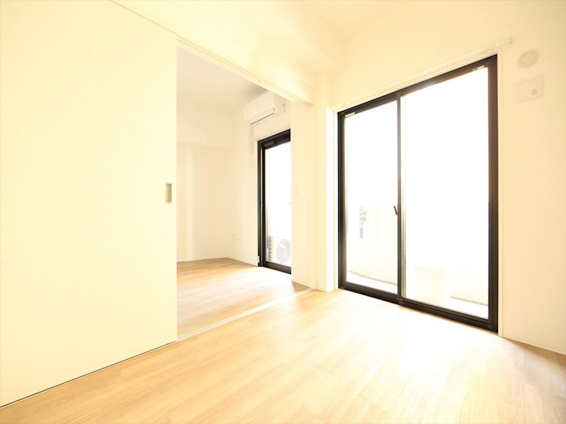 バルコニー　ＬＤＫ9.6帖　洋室4.5帖　エアコン完備　バルコニー