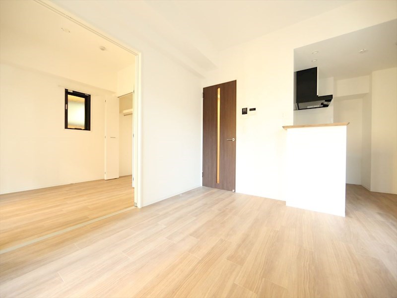 居室・リビング　ＬＤＫ9.6帖　洋室4.5帖　つなげても仕切っても使えます