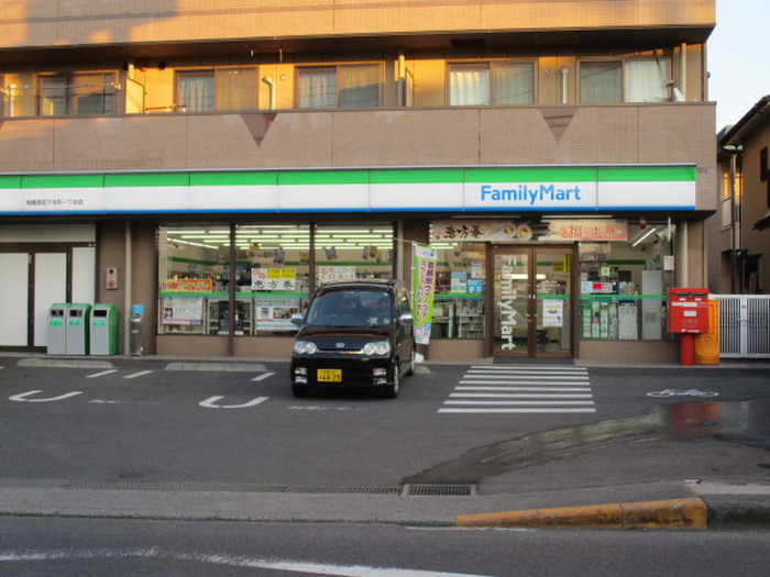 コンビニ　ファミリーマート（コンビニ）まで60m