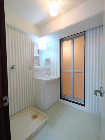 洗面設備　※同物件　別のお部屋の写真です。