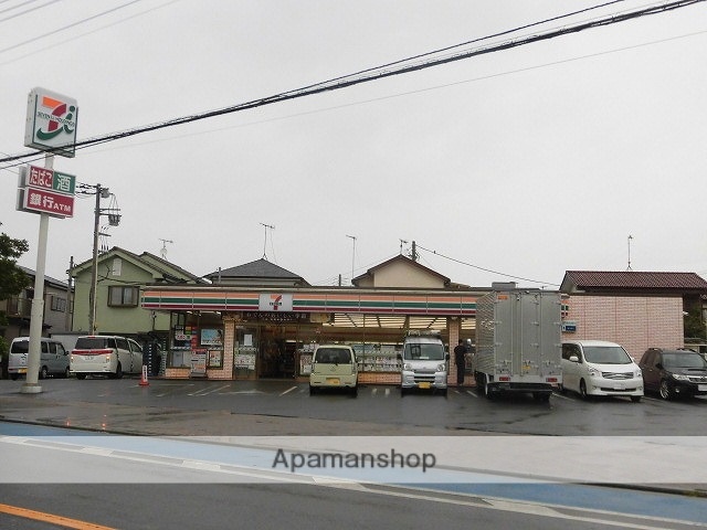 コンビニ　セブンイレブン（コンビニ）まで858m