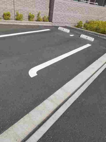 駐車場　駐車場に車を止められます
