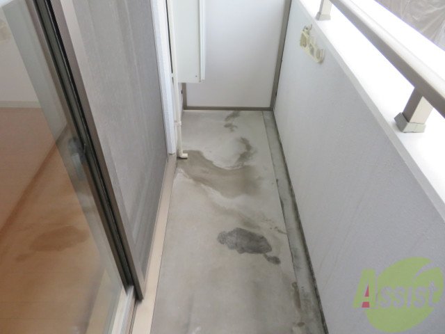 バルコニー　バルコニーは西向き、午後のお洗濯がよく乾きそうですね