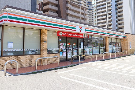 コンビニ　セブンイレブン（コンビニ）まで191m