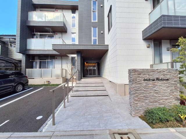 エントランス　清潔なエントランスです