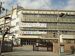 中学校　大東市立深野中学校（中学校）まで820m