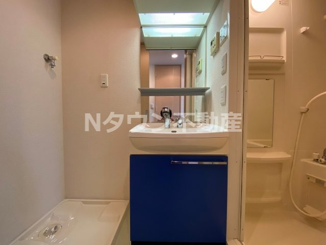 洗面設備　独立洗面台、朝の身支度には欠かせません