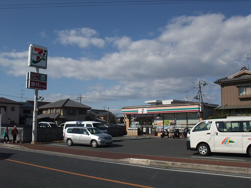 コンビニ　セブンイレブン 宇治近鉄小倉駅西店（コンビニ）まで23m
