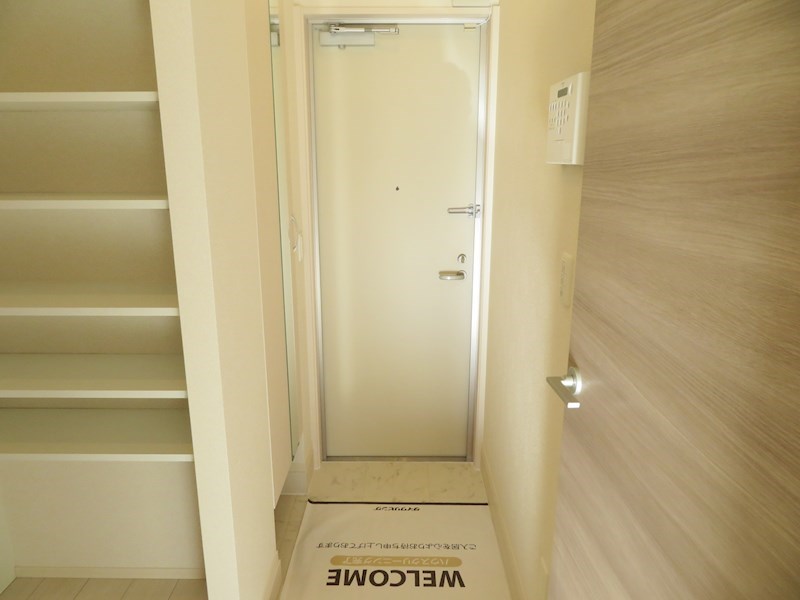 玄関　同物件別部屋