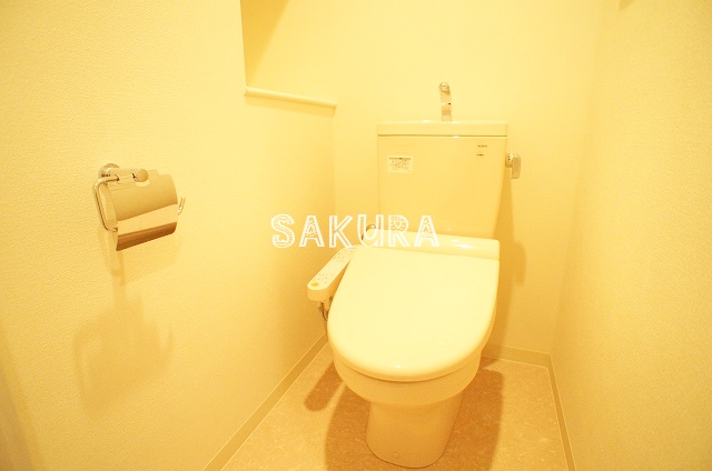 トイレ　落ち着いた色調のトイレです♪