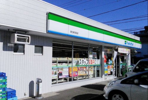 コンビニ　ファミリーマート 港北新吉田店（コンビニ）まで107m
