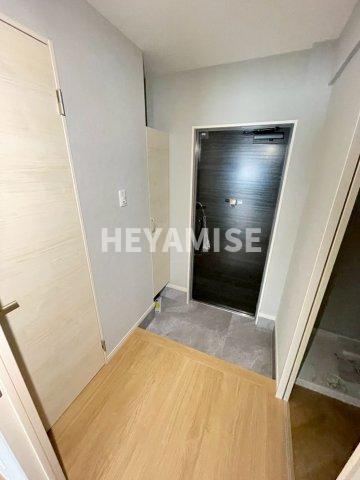 玄関　※反転間取りのお部屋の画像です※現況を優先します