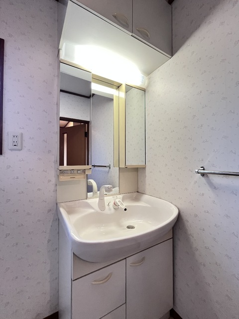 洗面設備　♪１階にある独立洗面化粧台