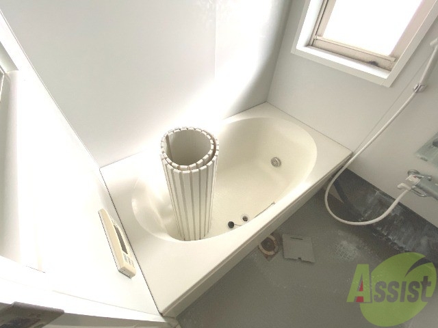 バス・シャワールーム　足を伸ばしてゆっくりお風呂に入れそうです。