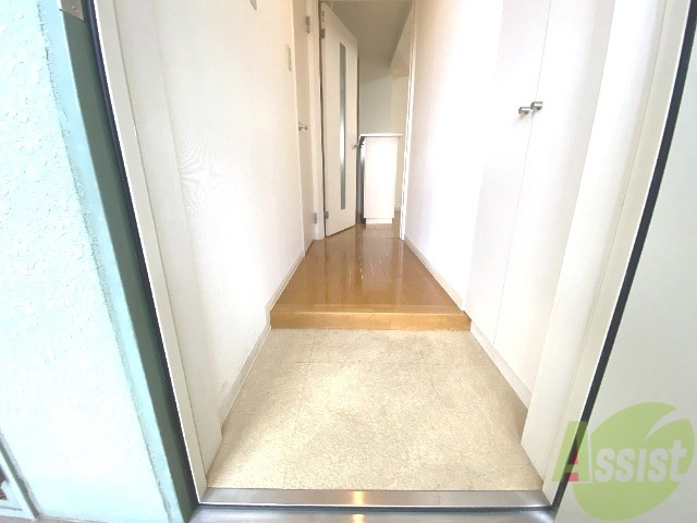 玄関　玄関からの写真になります。フラットな玄関です