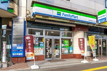 コンビニ　ファミリーマート札幌南郷通1丁目店（コンビニ）まで288m