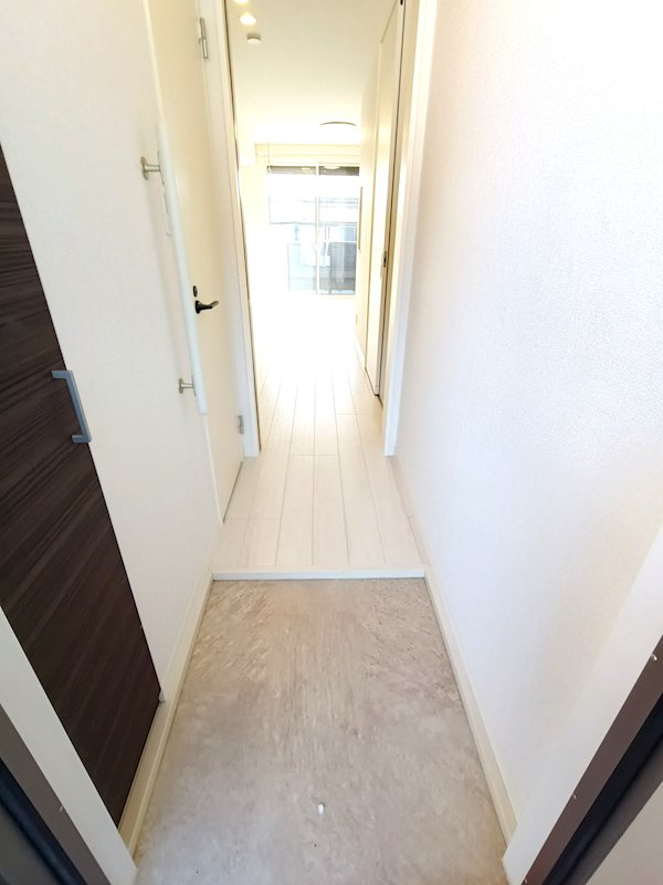 玄関　※同タイプ別居室のお写真です。