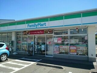 コンビニ　ファミリーマート（コンビニ）まで610m