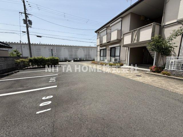 その他　敷地内に駐車場も完備★