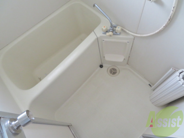 バス・シャワールーム　ゆったりと出来そうな広さのあるお風呂ですね。