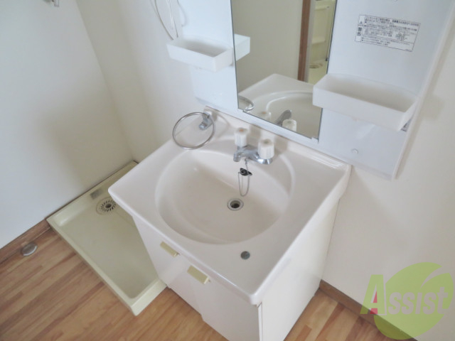 洗面設備　洗面台は独立しています。朝の身支度はこちらでどうぞ～