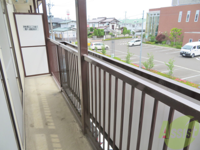 バルコニー　バルコニーがあるので洗濯物は外に干せそうですね～