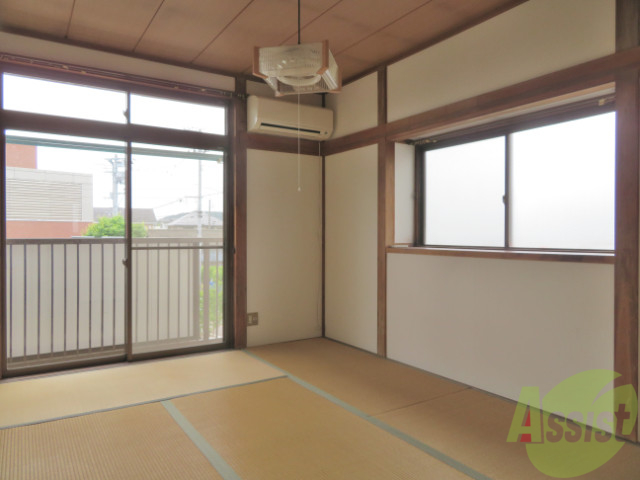 居室・リビング　リビングは陽当たり良く広々した空間ですよ～