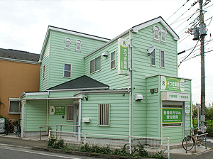 ドラックストア　さつき薬局 上石原店（ドラッグストア）まで877m