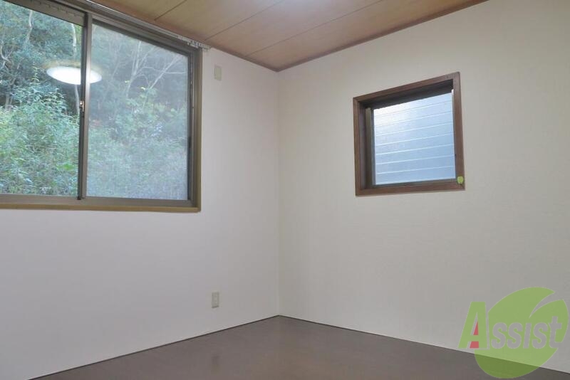 その他部屋・スペース　小窓が有ると開放感と明るさがありますね。