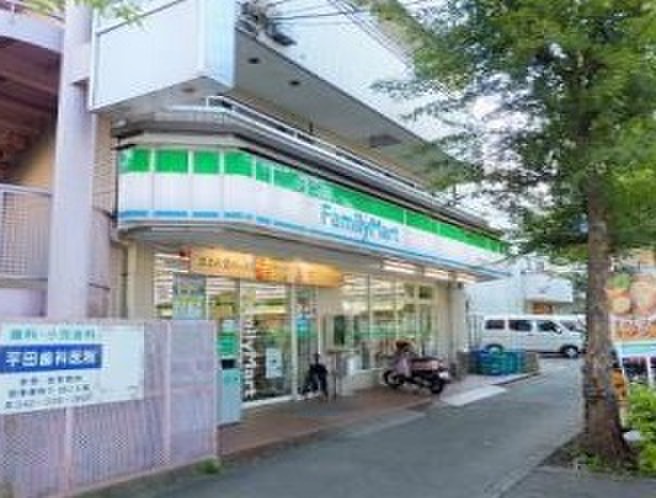 コンビニ　ファミリーマート（コンビニ）まで500m