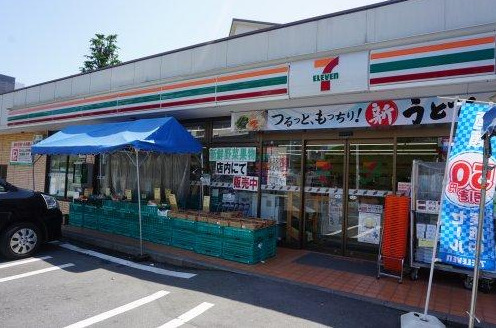 コンビニ　セブンイレブン 横浜永田東3丁目店（コンビニ）まで737m