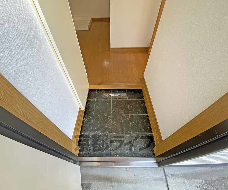 玄関　玄関です。収納があるのですっきりとお使いいただけます。
