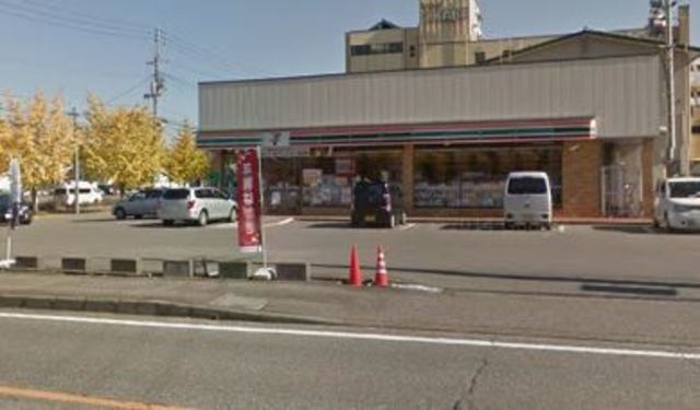 コンビニ　セブンイレブン浦佐駅前店（コンビニ）まで362m