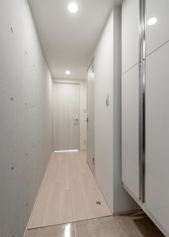 玄関　収納もある玄関です