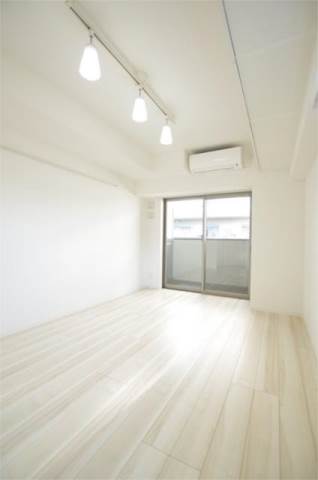 居室・リビング　「約8.1帖の洋室です」