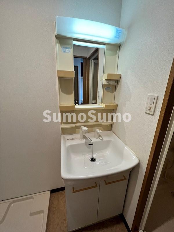 洗面設備　独立洗面台あり、毎朝おしゃれに忙しい女性の方におすすめです