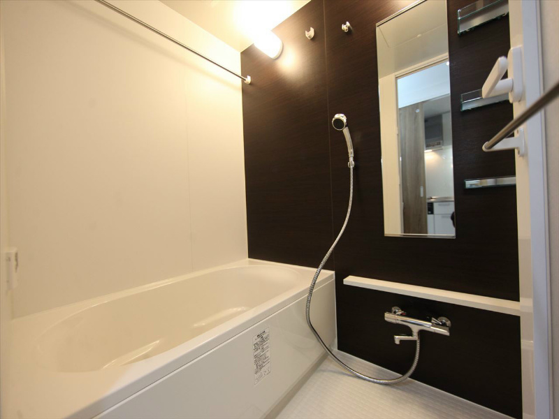 バス・シャワールーム　浴室暖房乾燥機付　追い焚き・オートバス機能付お風呂