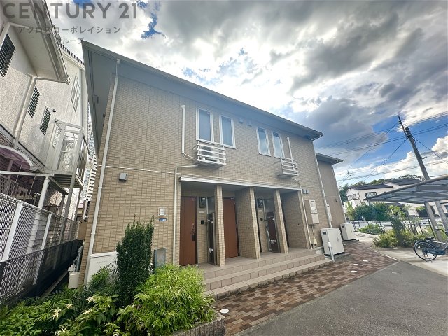 建物外観　敷地内に駐車場あります♪